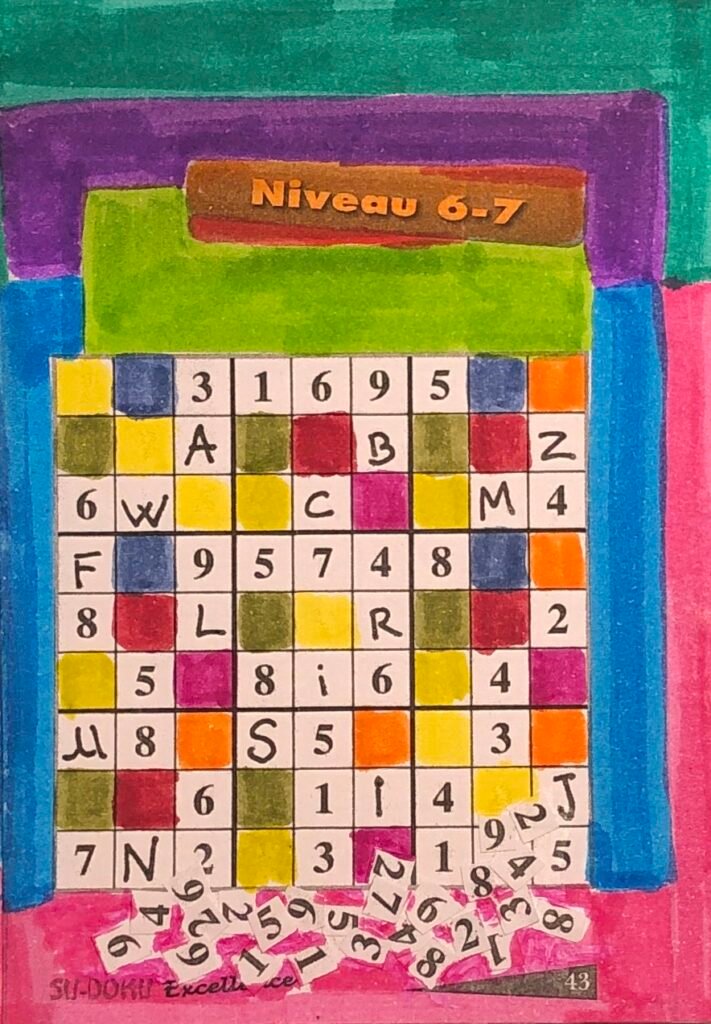 On voit une page de Sudoku coloriée de nombreuses couleurs. Le coloriage dépasse des cases. Les cases non coloriées contiennent des lettres écrites au stylo. Il y a plein de chiffres en vrac "tombés" au bas de la grille.