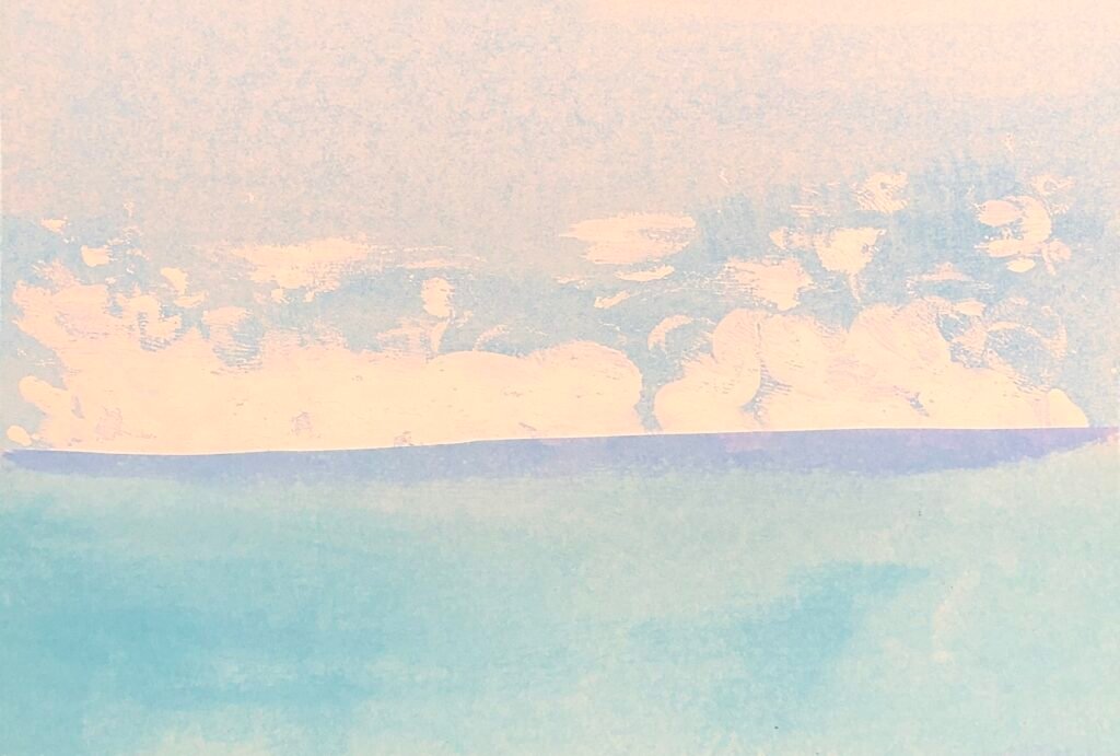 Le collage représente la mer au premier plan puis l'horizon et un ciel nuageux.